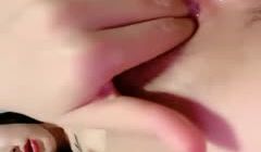 风骚大学生露脸激情大秀直播，跟狼友互动撩骚听指挥