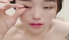 早上起来还要被大哥干一炮，边亲边草口交大鸡巴舔逼