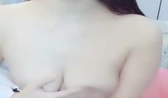 颜值不错空气刘海美女主播就披个白纱其他什么都没穿