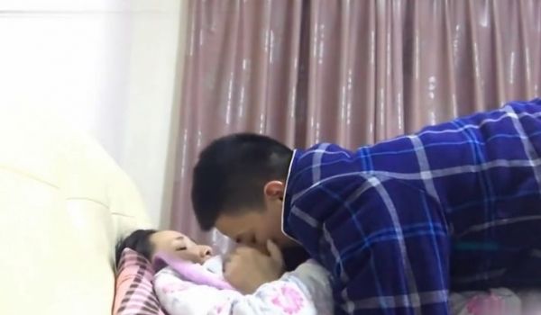 小别胜新婚！情侣重逢彻夜激情缠绵