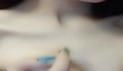 清纯模样风骚雪儿露脸直播，情趣装身材苗条镜头前的