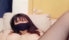 爆乳口罩妹子情趣女仆装开裆黑丝自摸逼逼道具抽插性