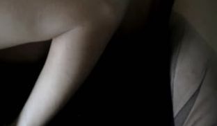 女助近距离偷拍试穿衣服的美女模特内部视频