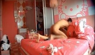 时尚性感的骨感美女假期和男友异地旅游酒店啪啪被偷