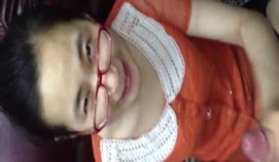 百度云流出外表斯文的眼镜小夫妻自拍的激情视频和艳