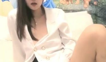 95雅妍高颜值美少妇和炮友啪啪，69姿势口交开档