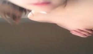 露脸小美女直播发骚求操！射嘴里～想被大JB狠插吗