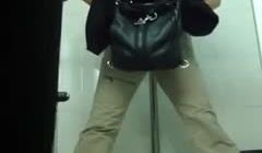 【厕所偷拍】商场厕拍大眼萌妹一脸心事