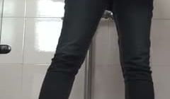 【厕所偷拍】商场厕拍 妹子像是没睡好样