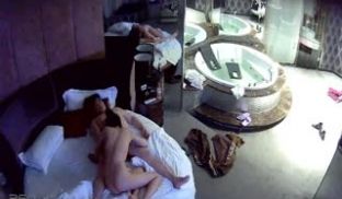 精品推荐-主题酒店偷拍逼毛很少很的漂亮美女和胖男