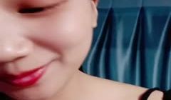 年轻的小老板娘又在店里发骚，吧台内漏出骚逼诱惑狼