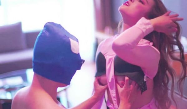 重磅福利果哥罕有尺度精品面具男在女神筱慧肉体上做