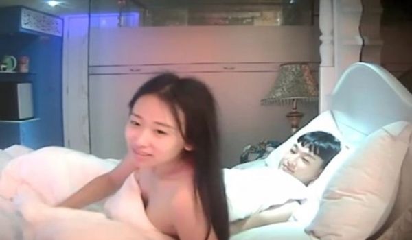 社会小情侣开房打炮 女主很美 换的姿势也不少 干