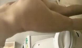 高颜值苗条妹子沙发自慰诱惑的啊