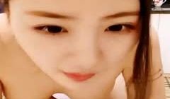 居家少妇厨房裸聊直播