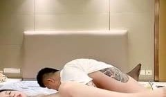 大奶肥臀网红美女！炮友扣穴好多水！吸吮舔屌翘起肥