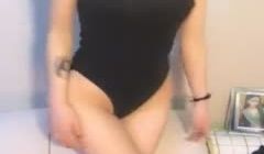 乖巧美女主播直播发福利倒立小秀